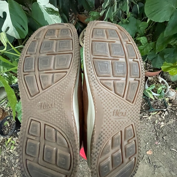 Flexi size 9 in men’s very comfortable and great for the active man - Picture 3 of 4